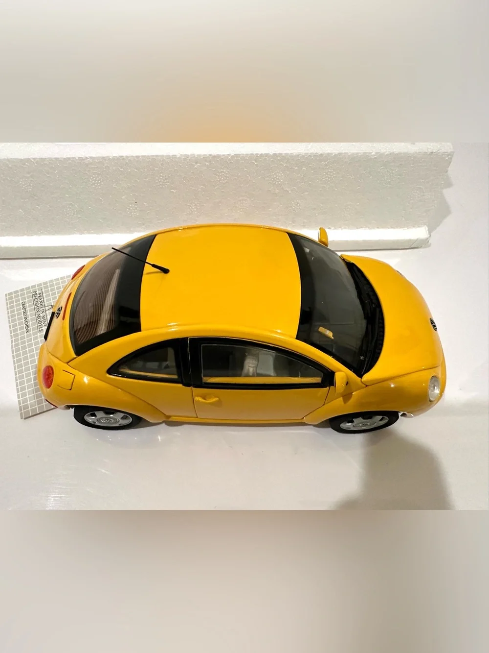 NIB Franklin Mint 2000 Limited Edition Volkswagen New Y2K Beetle Yellow 1:24